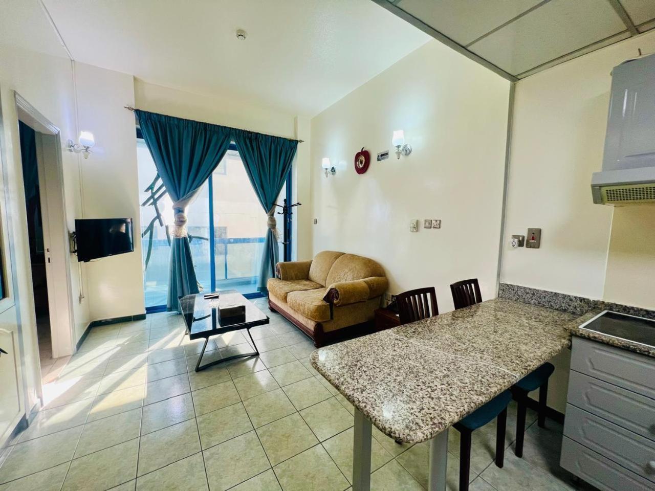 Sky Hotel Apartments Dubai Eksteriør billede