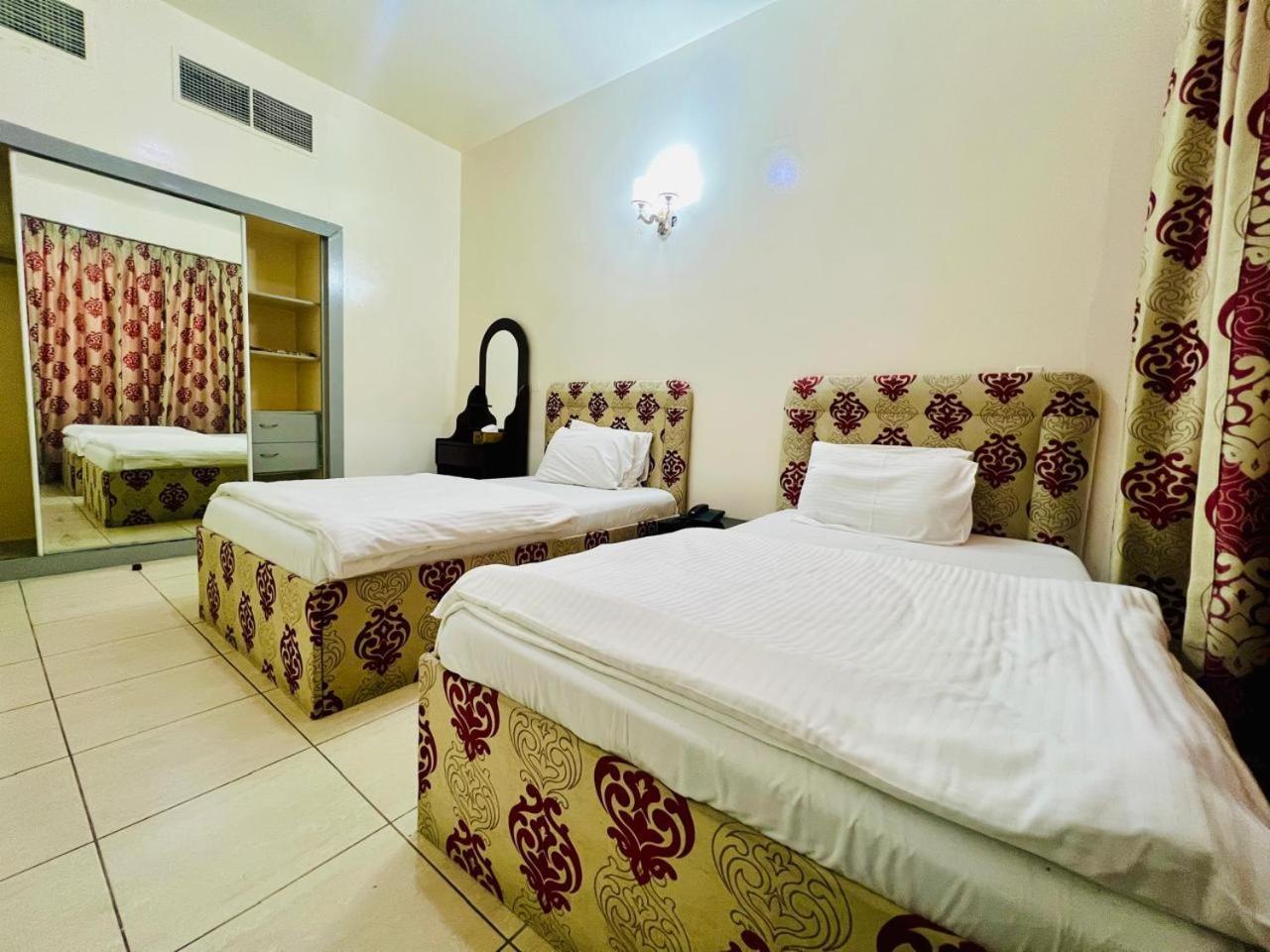 Sky Hotel Apartments Dubai Eksteriør billede