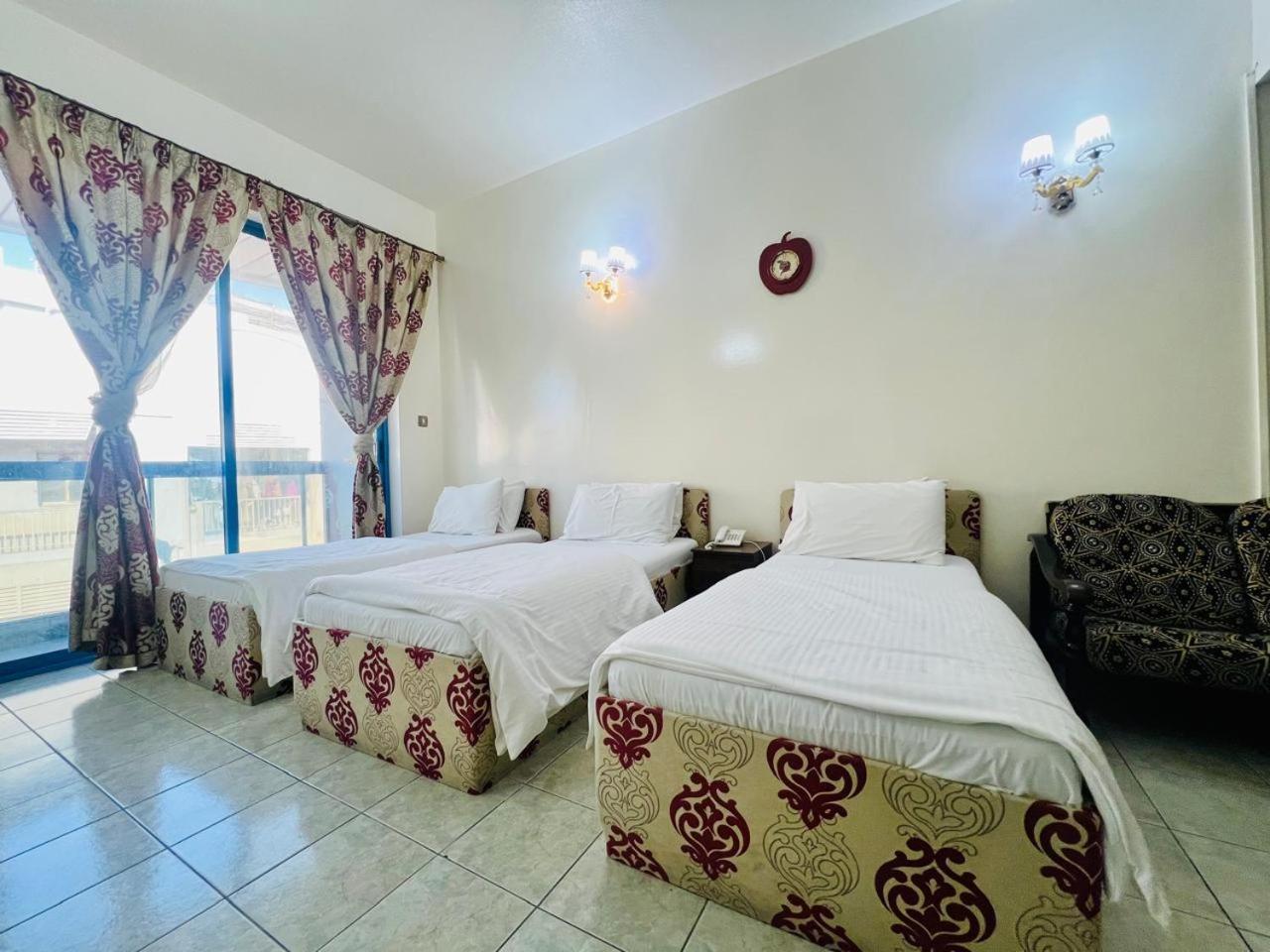 Sky Hotel Apartments Dubai Eksteriør billede